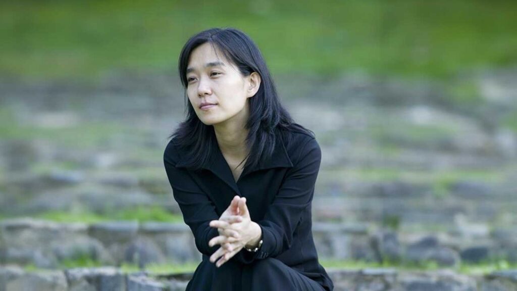 한강 채식주의자 영혜의 식물성 저항과 물구나무 미학 해부