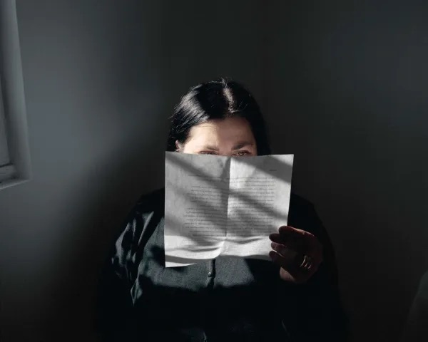 Grid of diverse women's portraits interpreting a breakup letter, Sophie Calle.